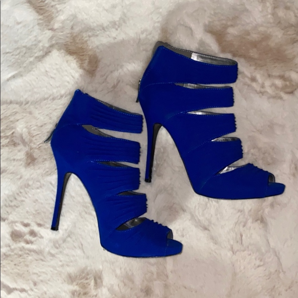 BCBG heels